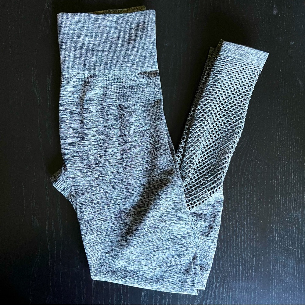 High rise leggings with mesh